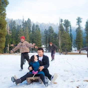 Srinagar Group Tour with Gulmarg & Pahalgam